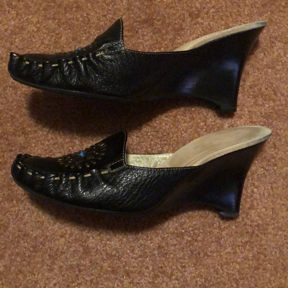 Shoes - Picture 3 of 4